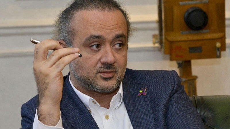 azerbaycanda-iki-meshur-klinikani-satin-alan-azer-xudiyev-kimdir-dosye-1699278113