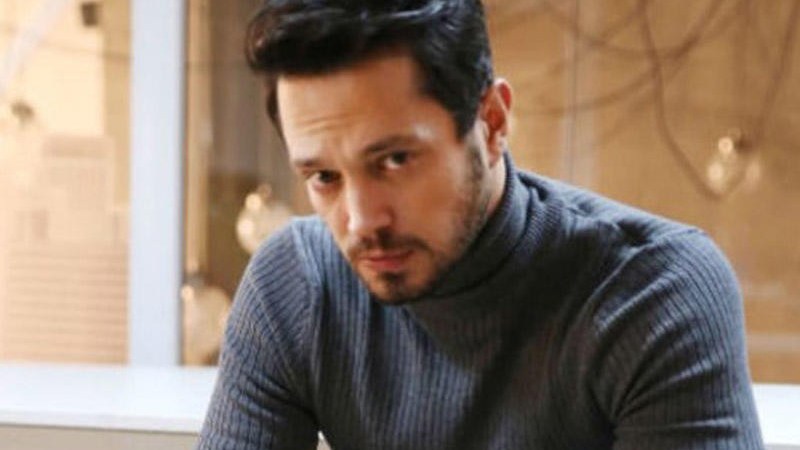 murat-boz-eli-ile-ona-toxunmaq-istedi-meryem-uzerli-ele-reaksiya-verdi-ki-videonbsp-1704188901
