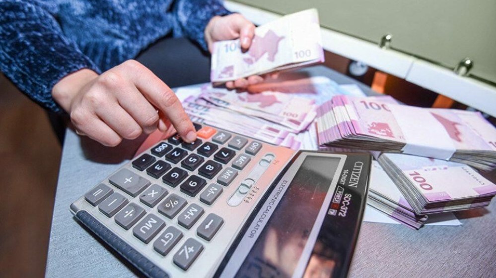 azerbaycanda-emekhaqqi-deyisikliyi-evvel-345-manat-idi-indi-ise-videonbsp-1716874580