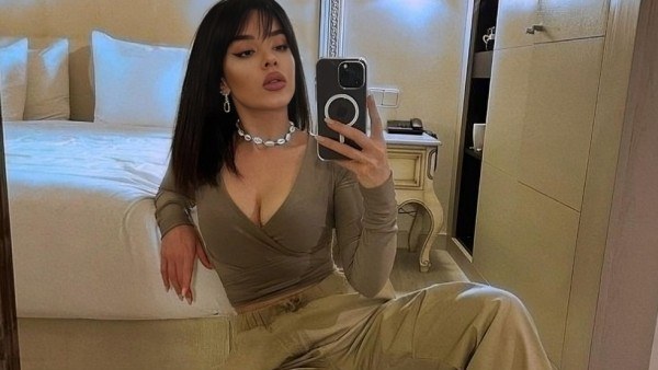 aztv-nin-solistinin-sinesi-aciq-geyimi-qinandi-foto-1721409698