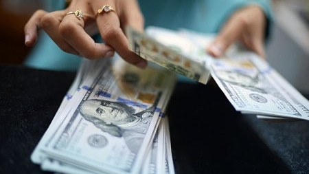dollarla-bagli-sensasion-xeber-olkede-satisi-dayandirila-bilernbsp-1727159109