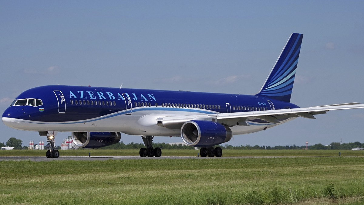 azal-bu-olkeye-ucuslari-dayandirdi-resmi-aciqlamanbsp-1727161614