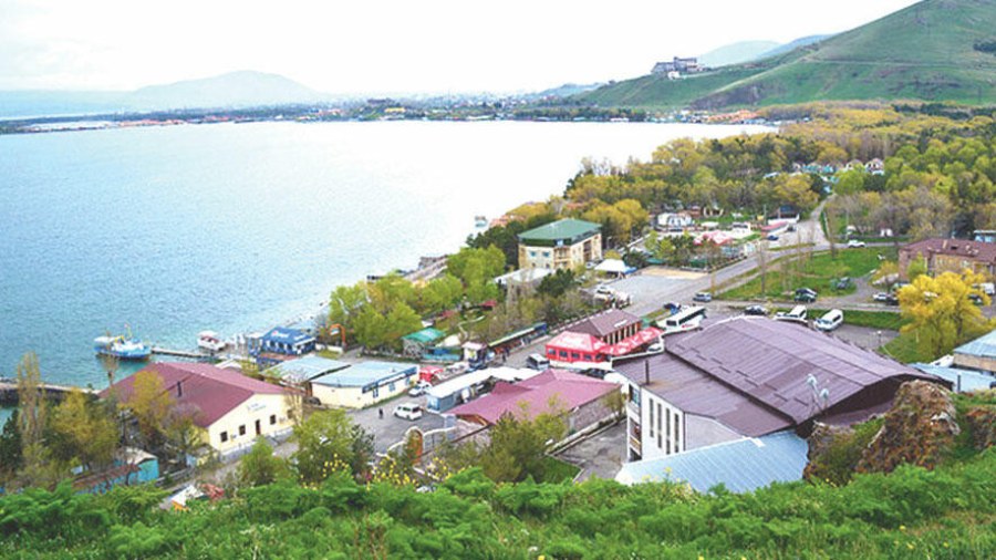 ermenistanda-goyce-golu-ve-zengezurla-bagli-sok-iddia-bu-eraziler-nece-olacaq-1727241916