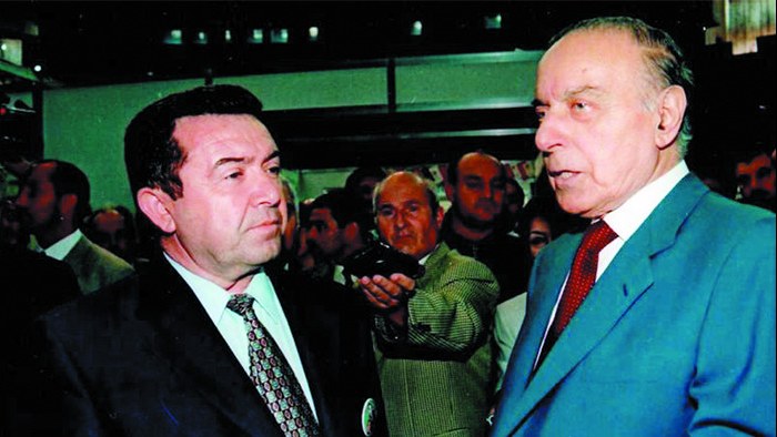 en-bahali-hediyyemi-26-il-once-heyder-eliyev-verib-misir-merdanovnbspnbsp-1728154958