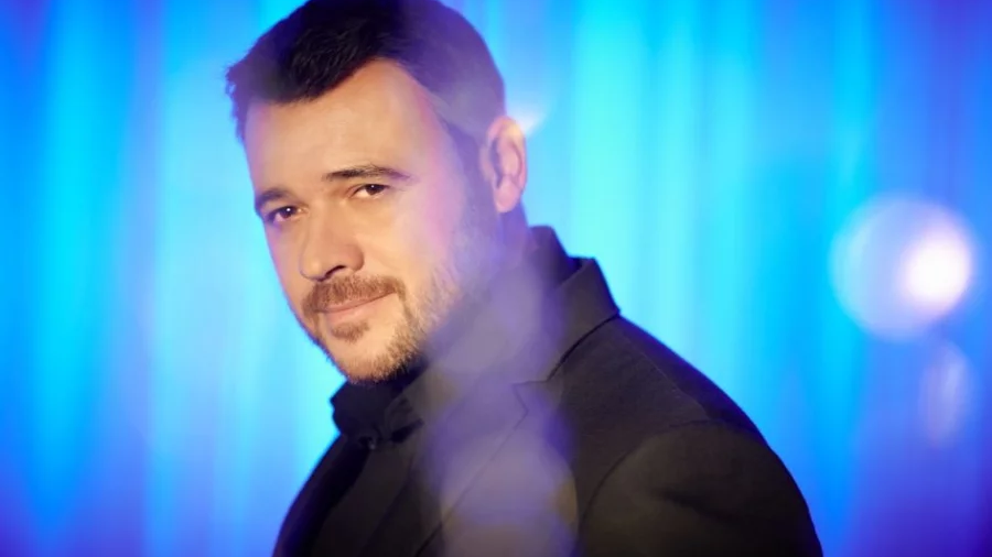 emin-agalarovun-ev-bagisladigi-adam-gorun-neler-danisdi-videonbsp-1730289487
