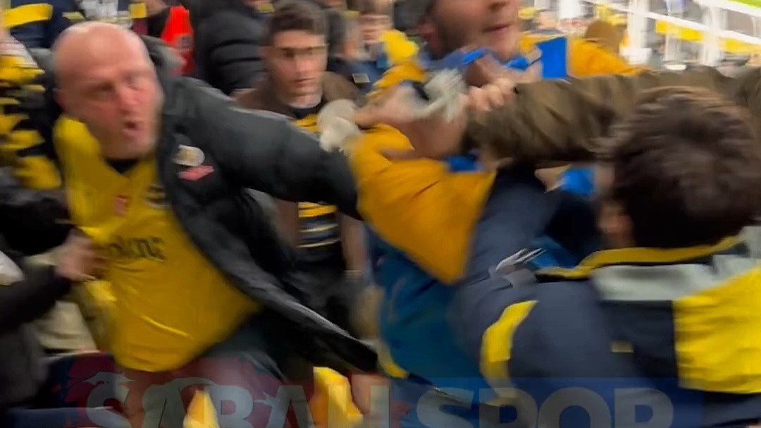 fenerbagca-azarkesleri-bir-birlerini-doydu-video-1736100946