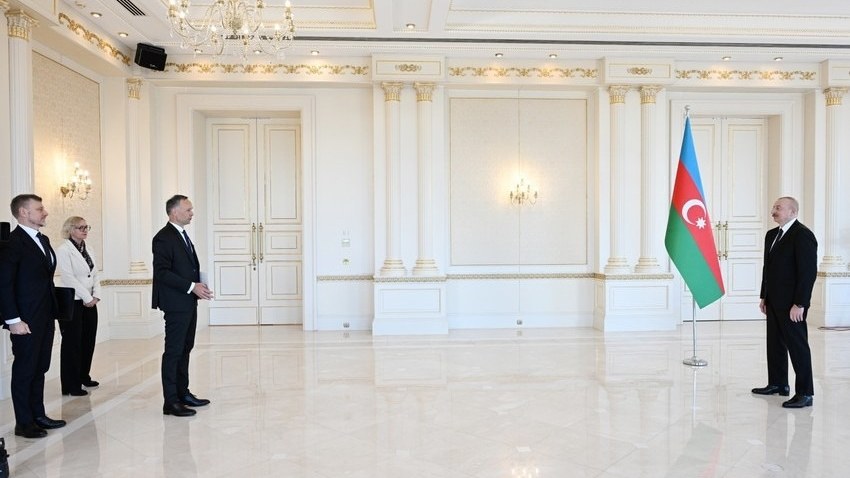 ilham-eliyev-yeni-sefiri-qebul-etdinbsp-1736508576