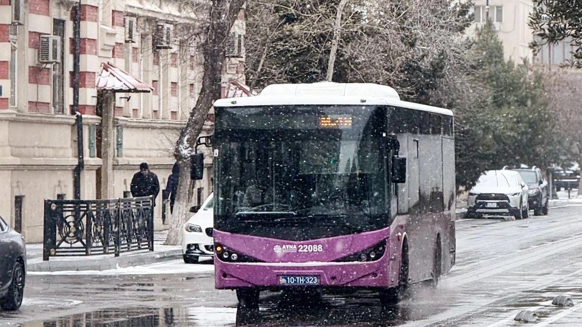 bakida-avtobuslar-bu-saatadek-fealiyyet-gosterecek-resminbsp-1740128540