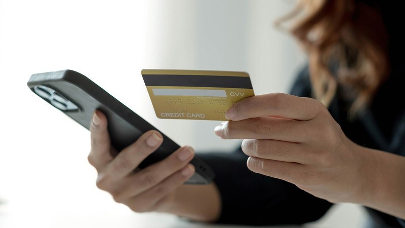 dunen-azerbaycanda-bank-kartlarindan-23-min-manatdan-cox-pul-ogurlanib-1745650811