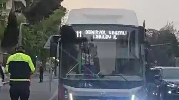 piyadani-doyen-bakubus-surucusu-isden-cixarildi-1745656388