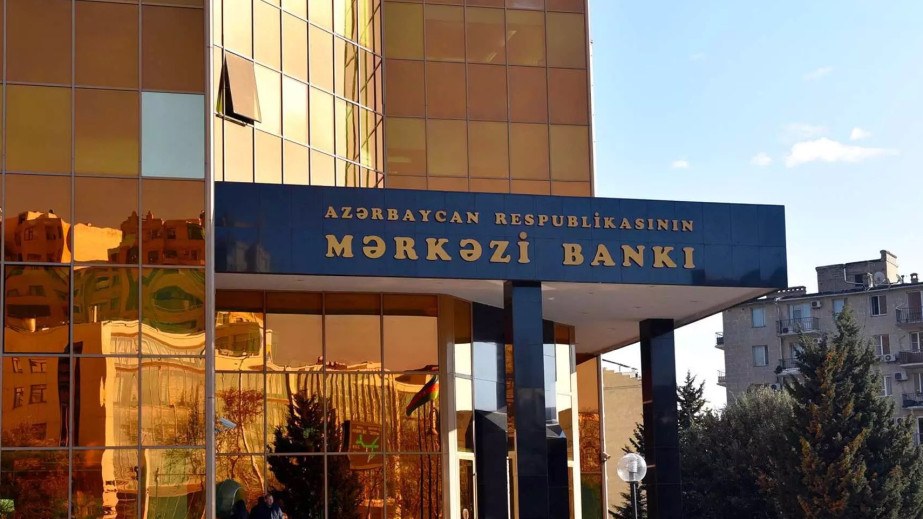 dollar-almaq-isteyenlerin-nezerine-merkezi-bank-melumat-yaydinbsp-1745821642