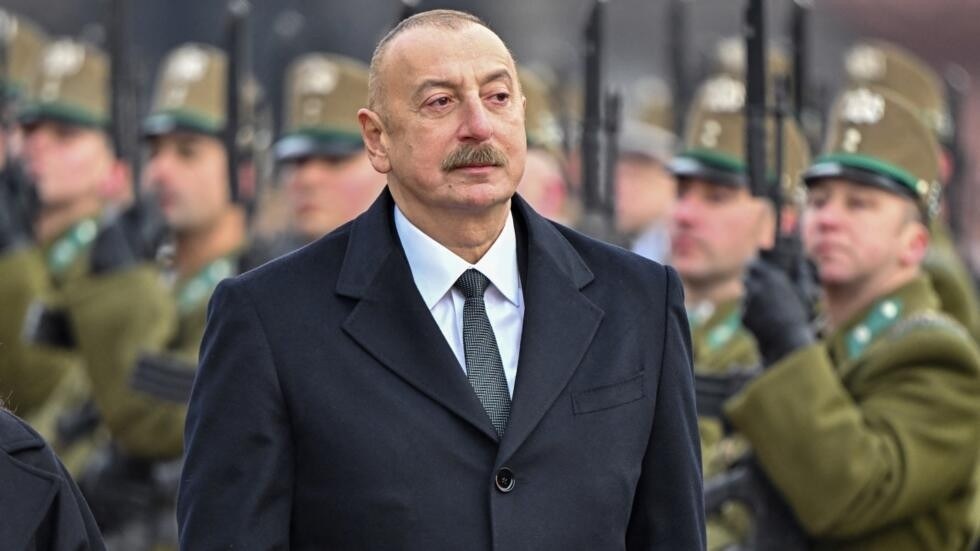 son-derece-kritik-eliyev-anlayir-ki-qobl-ve-brayzadan-sensasion-sozlernbsp-1745995411