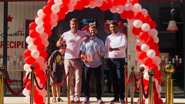 kfc-nin-azerbaycandaki-sahibinin-dovlete-vergi-borcu-uze-cixdi-fotofakt-1746249271