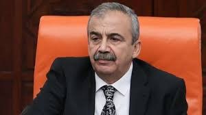 sirri-sureyya-onder-vefat-etdi-1746281145