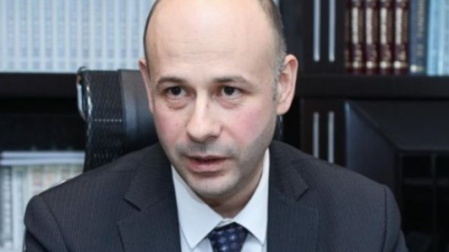 efqan-suleymanov-bir-ilde-mebele-50-min-manat-xercleyib-1746262900