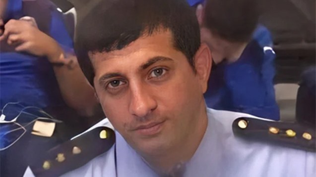 yarim-milyonluq-qizil-kulcelerle-tutulan-gomrukcunun-mehkemesi-texire-salindinbsp-1746515386