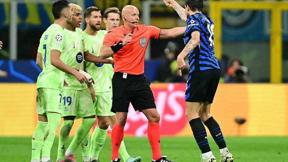 barselonanin-futbolcusu-reqibine-tupurub-insidentin-detallari-uze-cixdi-fotofakt-1746607404