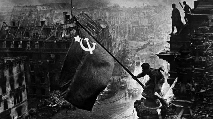 hitlerin-intiharindan-saatlar-once-neler-bas-vermisdi-ilk-defe-aciqlanan-sirler-1746774001