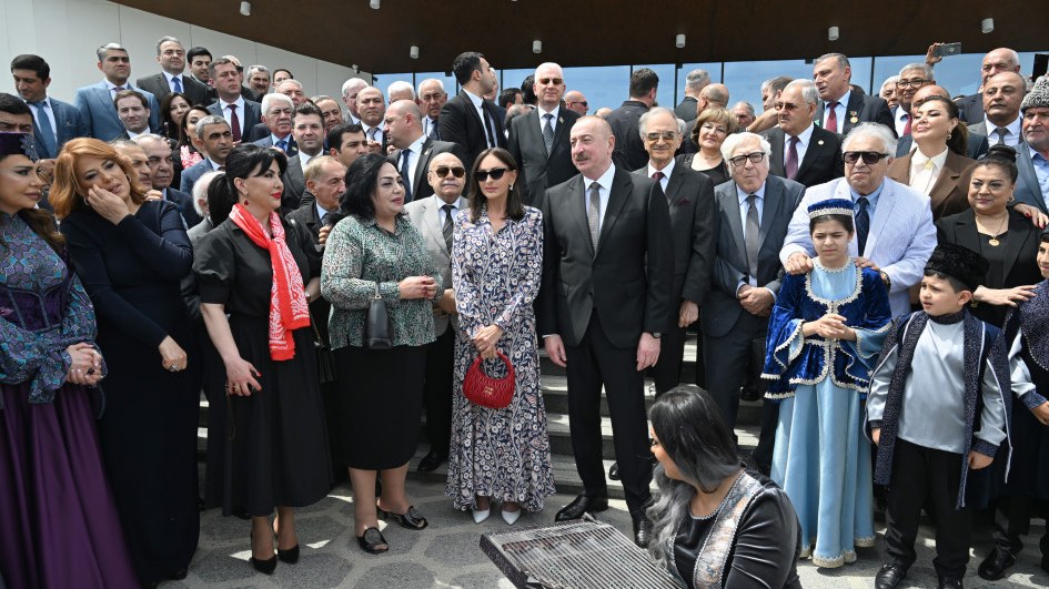 agdamda-tesirli-anlar-prezident-bu-sehneden-duygulandinbsp-1746896103