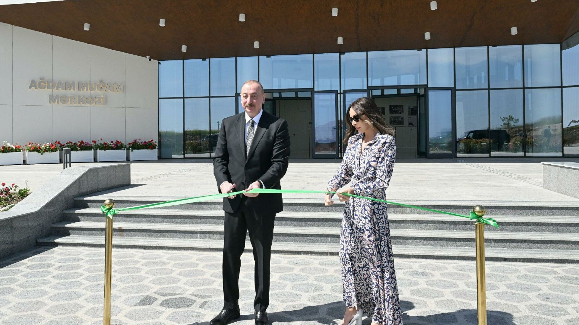 prezident-ve-xanimi-agdam-mugam-merkezinin-acilisinda-fotoyenilendi-1746898223