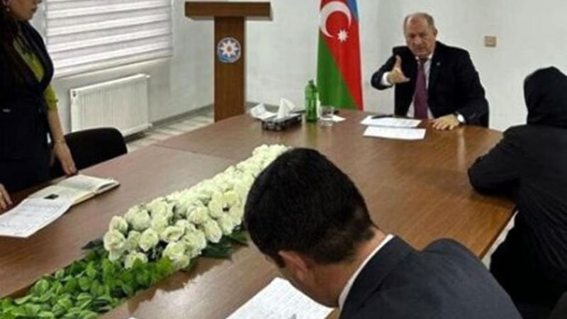 icra-bascisi-qebuluna-gelen-qazini-asagilayib-beyleqanda-ne-bas-veribfoto-1746948091