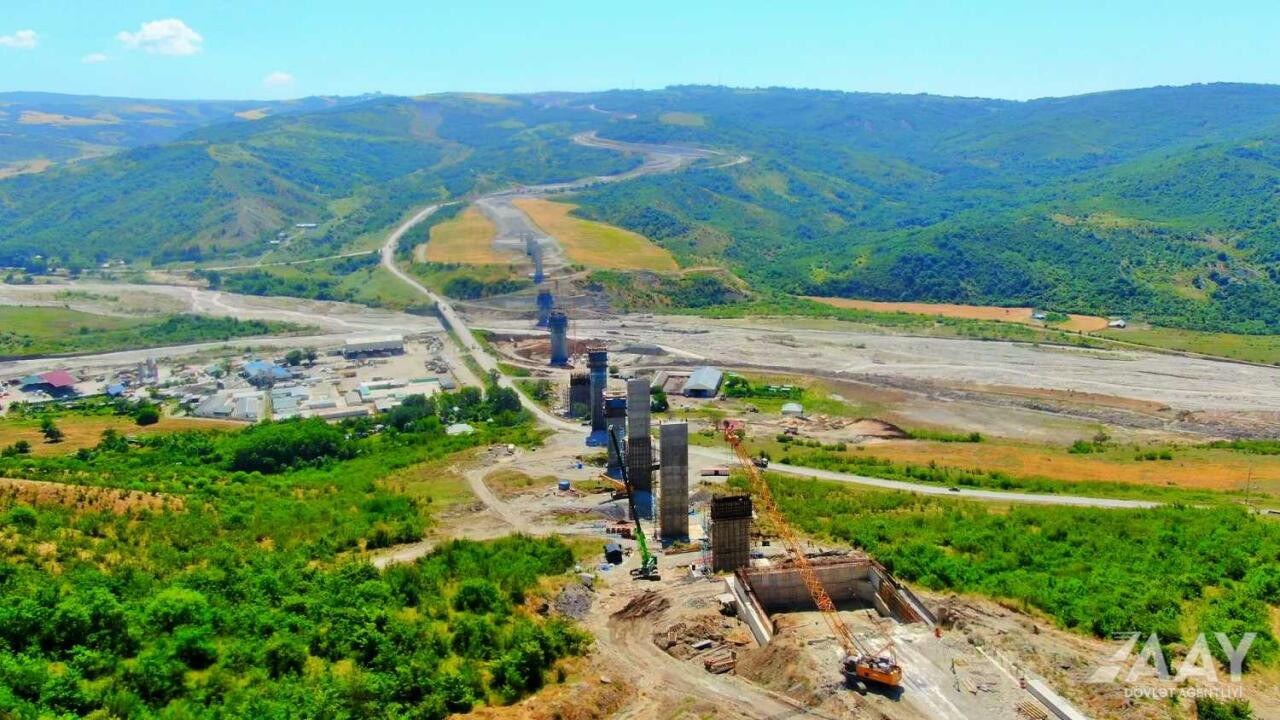 azerbaycanin-en-hundur-asma-korpusu-isler-ne-yerdedirnbsp-1747032562