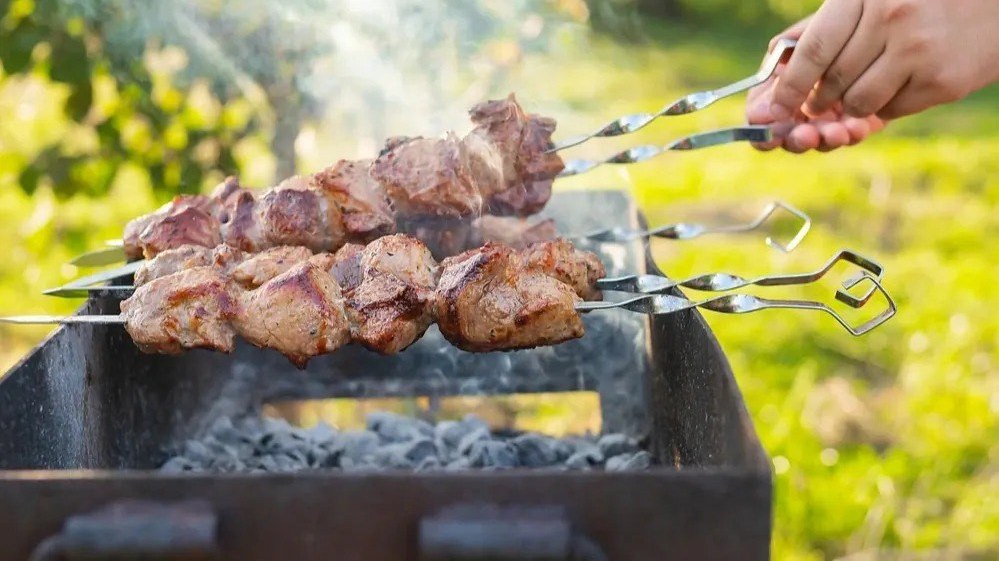 kabab-ucun-istifade-olunan-sisler-tetanos-riski-yarada-biler-mutexessislerden-xeberdarliqnbsp-1747035934