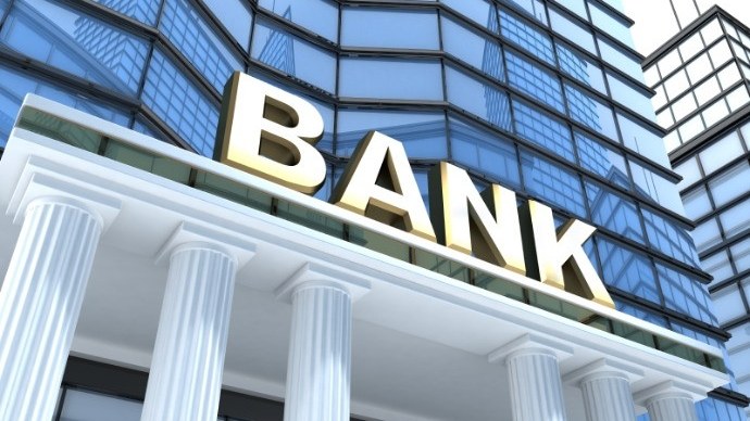 banklarin-pul-qoparmaq-oyunu-komissiya-xidmetleri-niye-bahalasibnbsp-1747051434