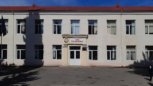 mektebde-muellim-xesaret-aldi-direktor-cezalandirildi-1747631213