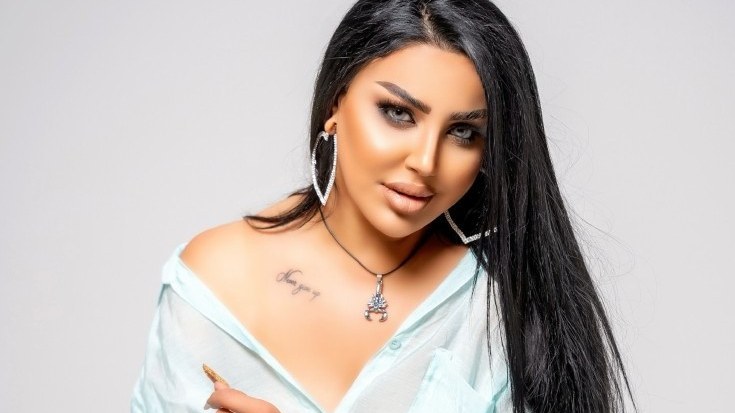 kemale-gunesli-toyda-ev-sahibine-bele-hucum-edib-anbaan-videonbsp-1749801269