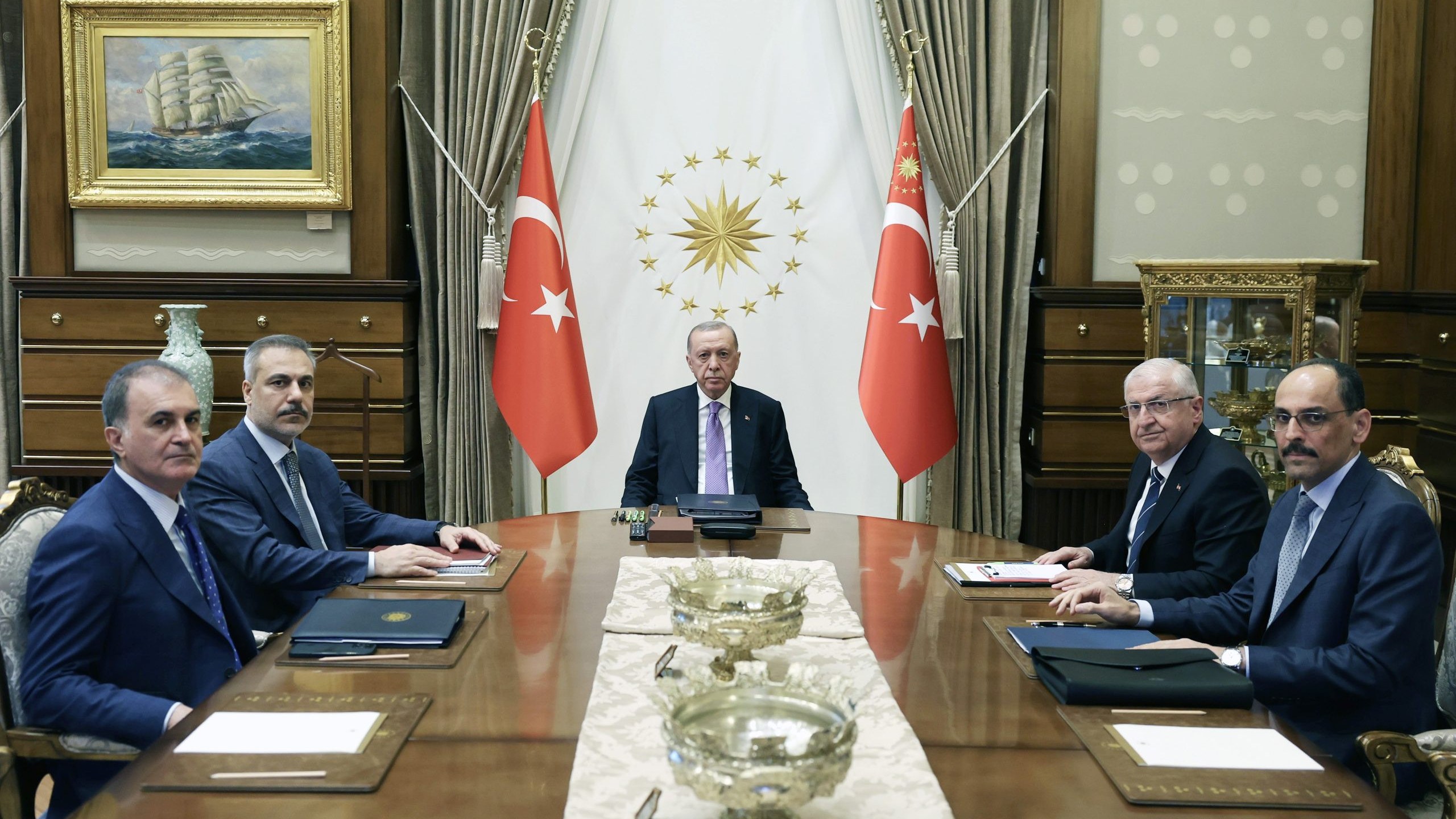 israilin-hucumlari-ankarani-silkeledi-erdogan-tecili-iclas-kecirdi-1749925509