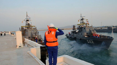 azerbaycanin-herbi-gemileri-bu-olkeye-yola-dusdu-foto-1749914505
