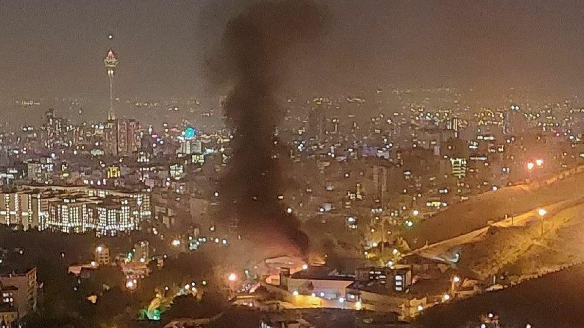 su-techizati-kesildi-insanlar-qacir-tehranda-ne-bas-verir-1750088254
