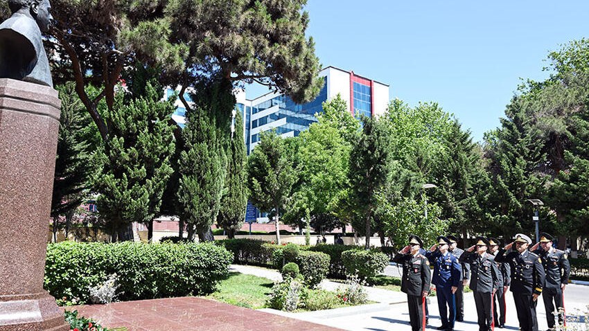 zakir-hesenov-hospitalda-mualice-alan-esgerlerin-yanina-getdi-foto-1750931032