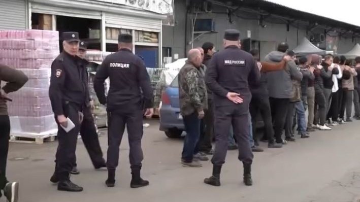 omon-voronejde-azerbaycanlilara-qarsi-hucuma-basladi-videonbsp-1751220000