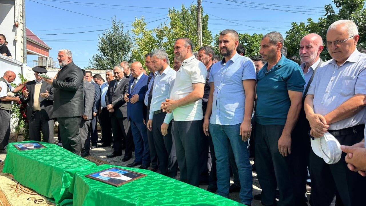 rusiyada-qetle-yetirilen-qardaslar-defn-edildi-yenilenib-fotonbsp-1751355148