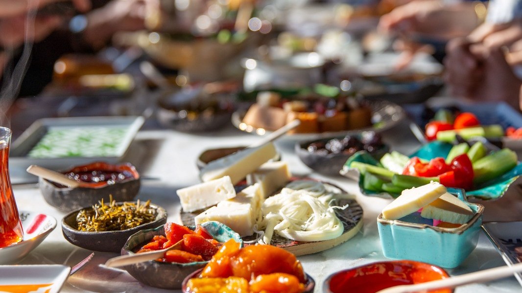 turkiyede-sehere-dad-qatan-enene-turk-seher-yemeyi-fotolarnbspnbsp-1751466774