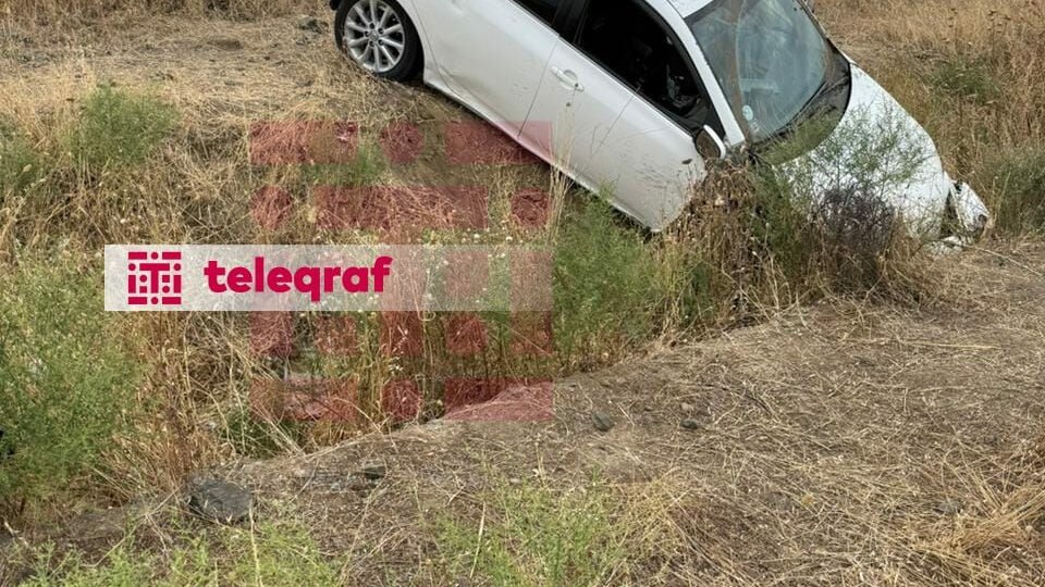 hadisetoyota-corolla-yolun-kenarina-asdi-bir-ailenin-3-uzvu-xesaret-aldi-foto-1751655140