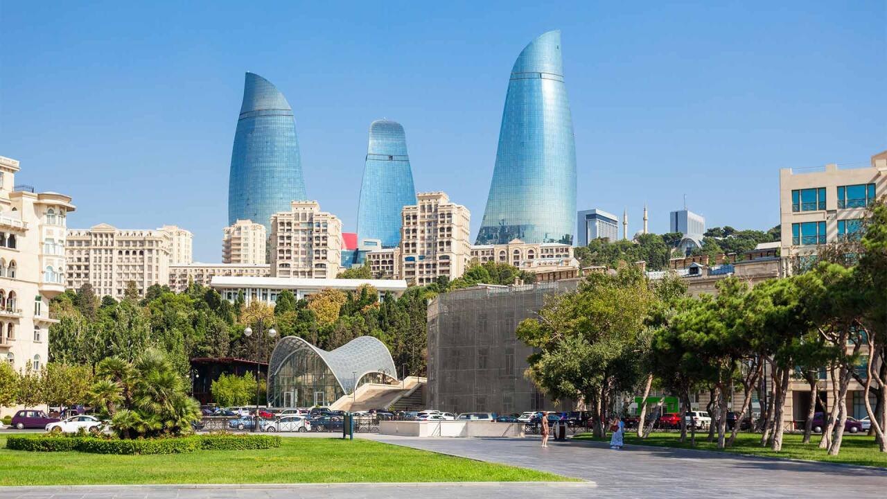 bakida-insanlar-tesvis-icinde-kuceni-buruyen-bu-canlilar-nedir-videonbsp-1751743852