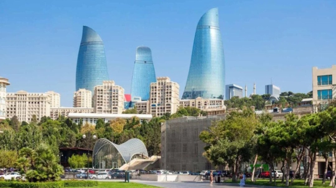 bakida-insanlar-tesvis-icinde-kuceni-buruyen-bu-canlilar-nedir-foto-1751808363