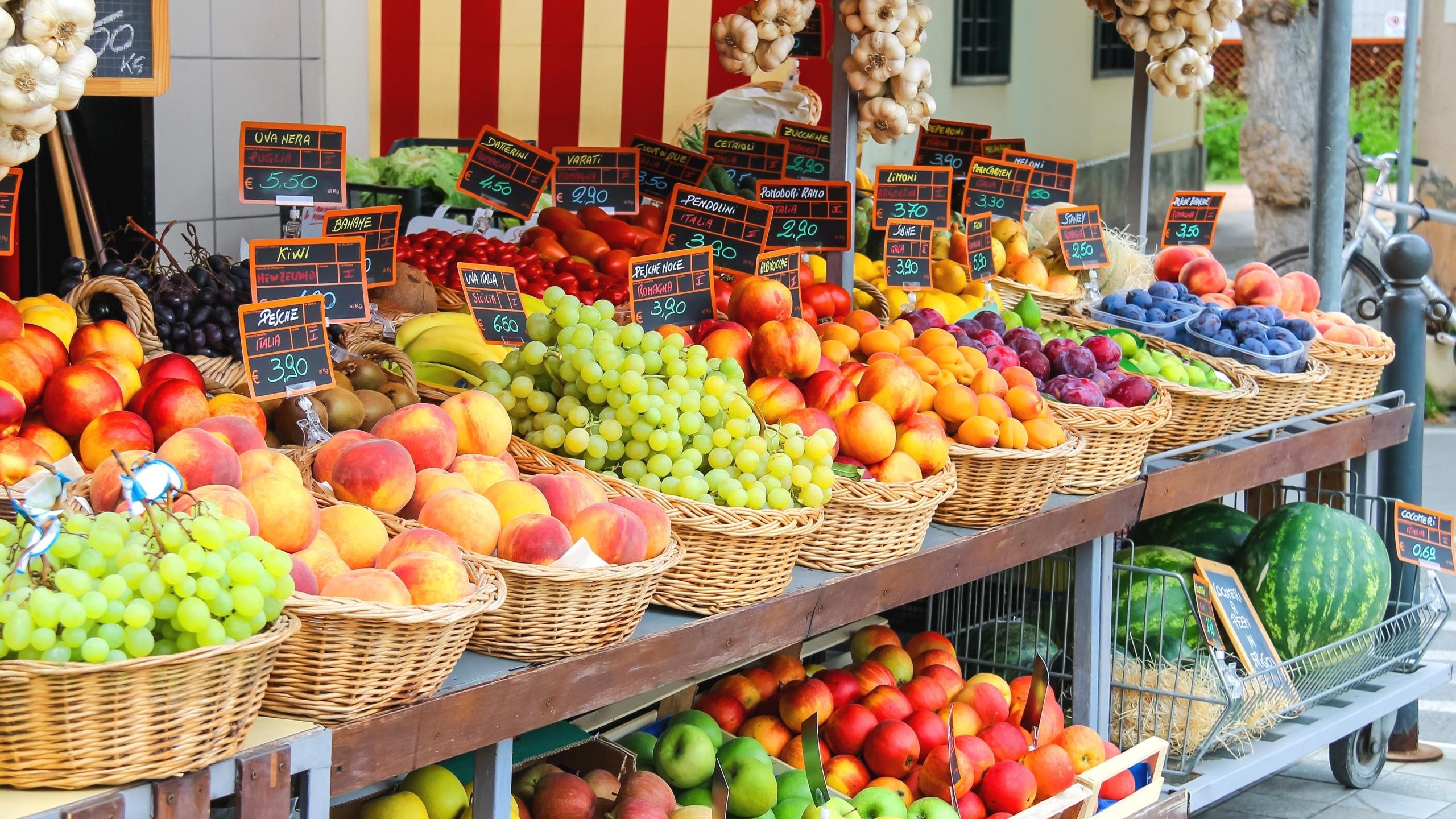 bazarda-6-marketde-15-manat-bakida-bu-mehsul-rusiyaya-gore-baha-satilirnbsp-1751883027