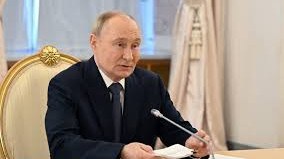 putinin-bakiya-gonderdiyi-adam-bu-nazirimizin-dostudur-iddia-1751900533