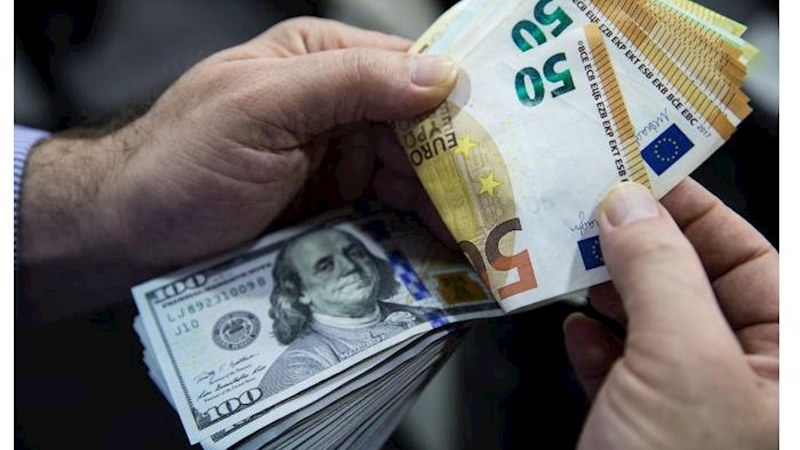 avro-bahalasdi-dollari-ne-gozleyir-yaxin-zaman-1752063051