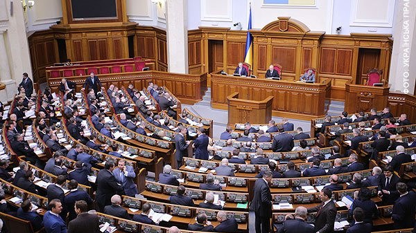 ukraynada-yalniz-bu-yolla-deputat-secilmek-mumkundur-dmitruk-1752679997