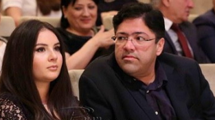 aysel-teymurzadenin-yeni-goruntusu-agillari-basdan-aldi-foto-1753010047