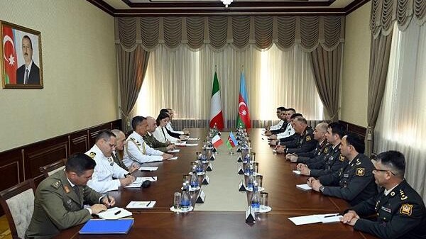 azerbaycan-ve-italiyanin-bas-qerargah-reisleri-gorusdu-video-1753287167
