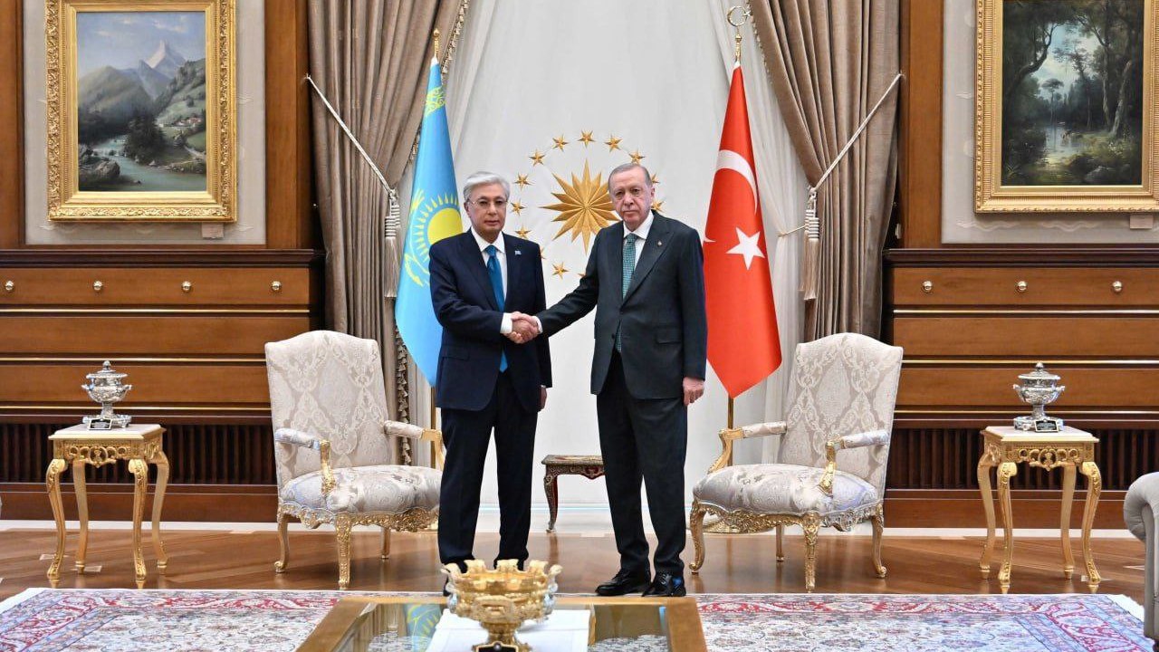 erdogan-tokayevle-bu-meselelerden-danisdi-1753805716