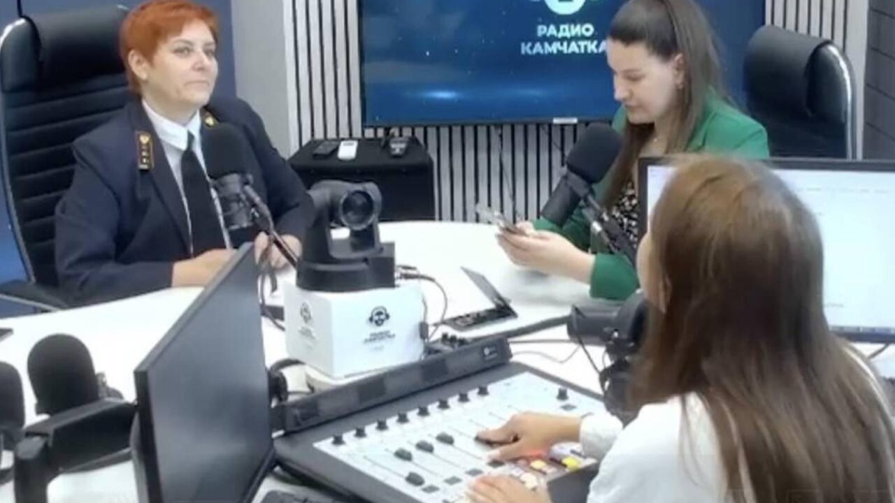 canli-yayim-vaxti-zelzele-oldu-aparicilar-studiyadan-bele-qacdilar-nbsp-1753879086
