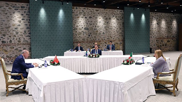 erdogan-meloni-ve-dibeybe-ile-gorusdu-fotolar-1754054962