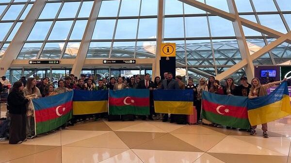 ukraynali-usaqlarin-daha-bir-qrupu-azerbaycana-yola-dusdu-1754326300